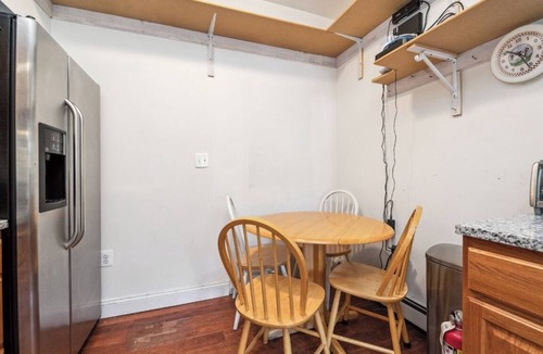 Parkville Apartment | 1 bedroom, 1 full bath shower, double vanity, full kitchen, eat in kitchen, deck