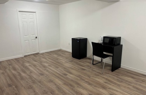 Guelph House | 1 Bedroom 1Bath