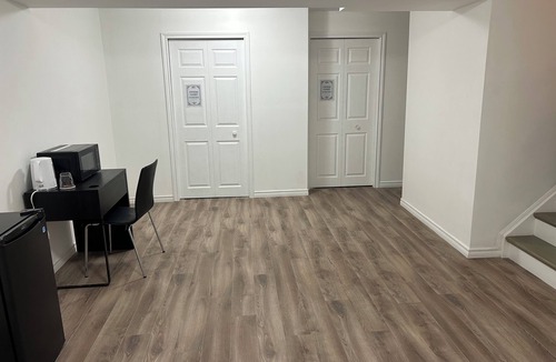 Guelph House | 1 Bedroom 1Bath