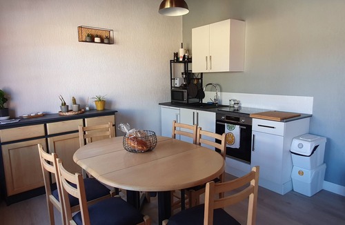 Le Givre House | 1-bedroom 3* gîte with heated pool! 15 min from the sea