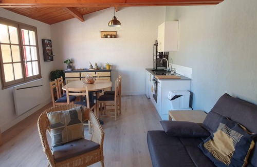 Le Givre House | 1-bedroom 3* gîte with heated pool! 15 min from the sea