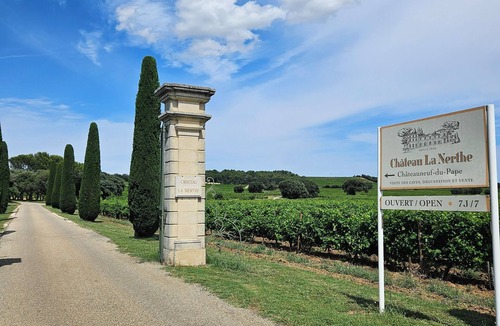 Chateauneuf-du-Pape Apartment | 1 Bedroom Apartment in ChÃ¢teauneuf-du-Pape