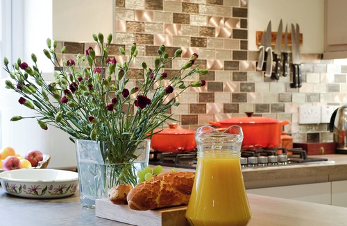 Murthly Cottage | 1 bedroom accommodation in Fairylea Cottage