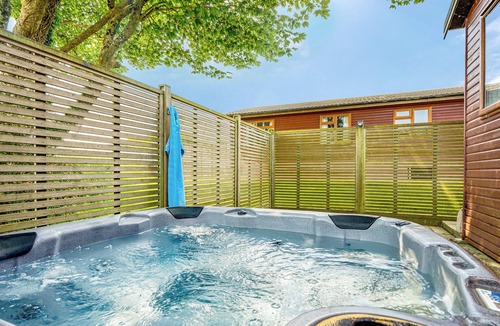 Hewas Water Ski Chalet | 1 bedroom accommodation in Nr St Austell