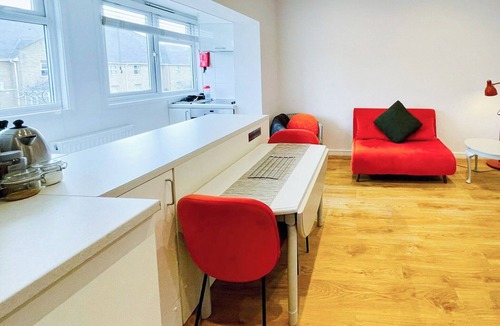 Leigh-on-Sea Cottage | 1 bedroom accommodation in Leigh-on-Sea