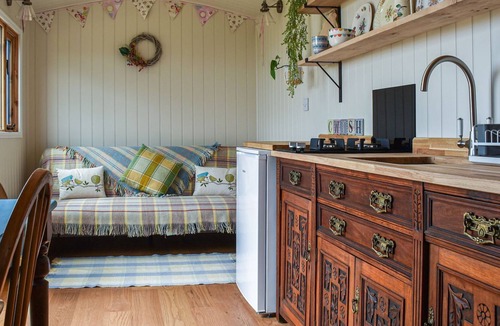 Pont-ar-gothi Cottage | 1 bedroom accommodation in Nantgaredig