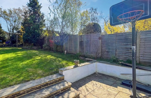 Carshalton South and Clockhouse Cottage | 1 bedroom accommodation in Carshalton