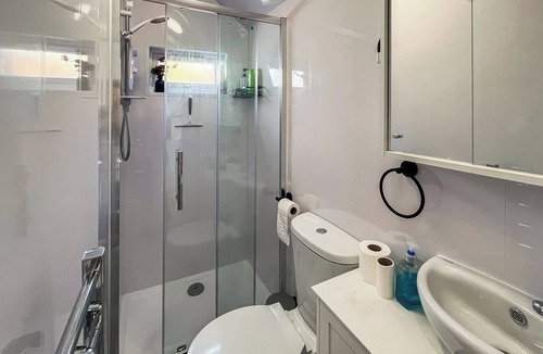 Carshalton South and Clockhouse Cottage | 1 bedroom accommodation in Carshalton