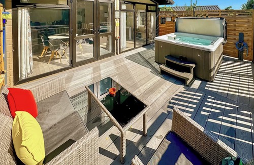 Raywell Ski Chalet | 1 bedroom accommodation in Raywell, Beverley