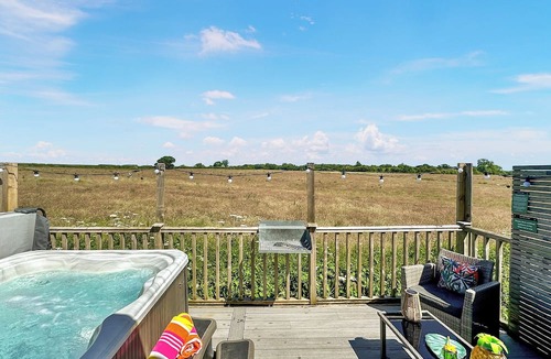 Raywell Ski Chalet | 1 bedroom accommodation in Raywell, Beverley