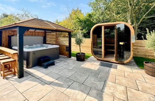 Raywell Ski Chalet | 1 bedroom accommodation in Raywell, Beverley