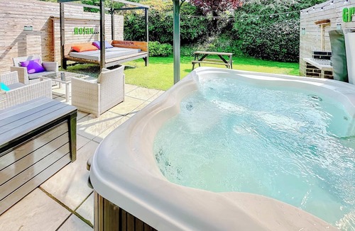 Raywell Ski Chalet | 1 bedroom accommodation in Raywell, Beverley