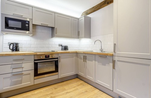 Mansfield Cottage | 1 bedroom accommodation in Edwinstowe