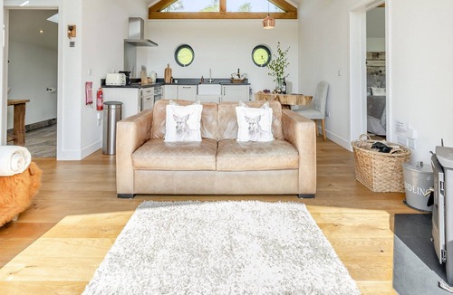 Cyfronydd Cottage | 1 bedroom accommodation in Llangyniew