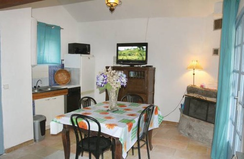Mayres House | 1 bedroom accommodation in Mayres