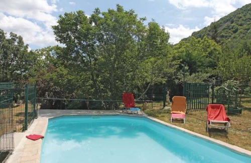 Mayres House | 1 bedroom accommodation in Mayres