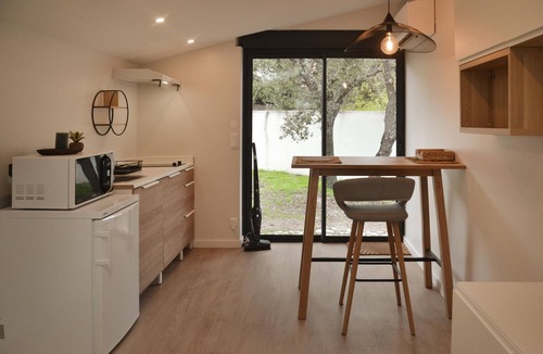 Sussargues Apartment | 1 bedroom accommodation in Sussargues