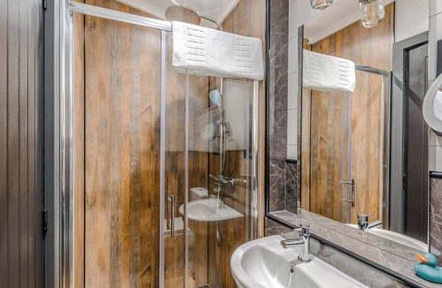 Newton Grange Ski Chalet | 1 bedroom accommodation in Ashbourne