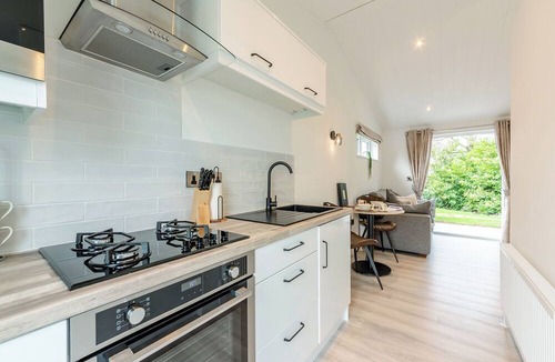 Great Coxwell Ski Chalet | 1 bedroom accommodation in Faringdon