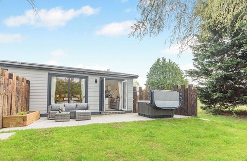 Great Coxwell Ski Chalet | 1 bedroom accommodation in Faringdon