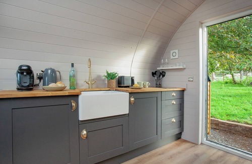 Christchurch Cottage | 1 bedroom accommodation in Knowstone