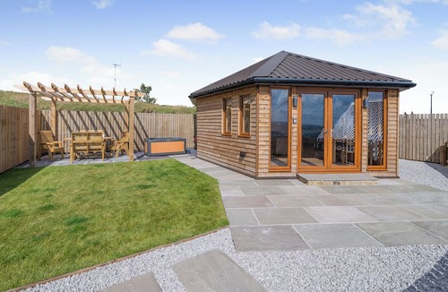 Sowerby Bridge Ski Chalet | 1 bedroom accommodation in Ripponden