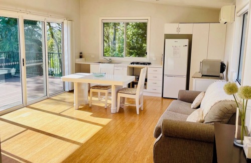 Valentine Villa | 1 bedroom accommodation - Lake views!