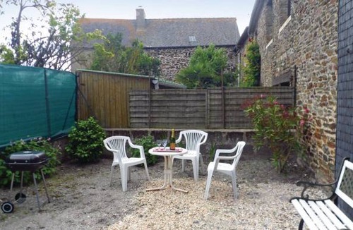 Hirel Apartment | 1 bedroom accommodation in Vildé-la-Marine