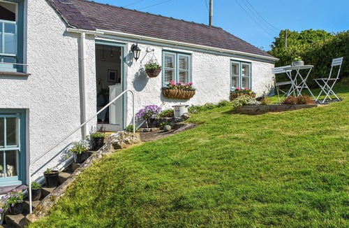 Tyn-y-Gongl Cottage | 1 bedroom accommodation in Benllech
