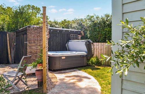 Driffield Cottage | 1 bedroom accommodation in Gembling