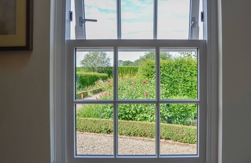 Montrose Cottage | 1 bedroom accommodation in Montrose