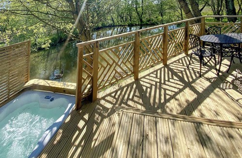 Dilton Marsh Ski Chalet | 1 bedroom accommodation in Westbury