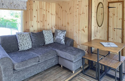 Dilton Marsh Ski Chalet | 1 bedroom accommodation in Westbury