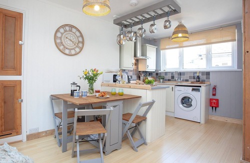 Brixham Cabin | 1 bedroom accommodation in Brixham