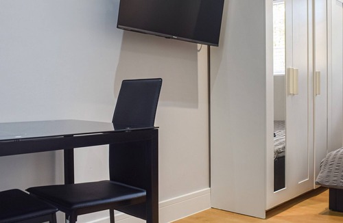 Crawley Cottage | 1 bedroom accommodation in Crawley