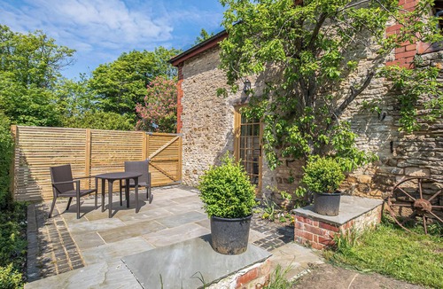 Dursley Cottage | 1 bedroom accommodation in Dursley
