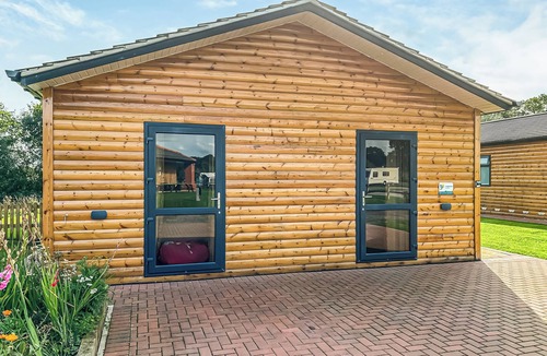 Flaxton Ski Chalet | 1 bedroom accommodation in Flaxton