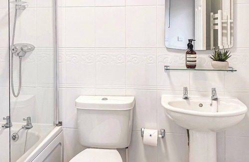 Brundall Cottage | 1 bedroom accommodation in Brundall, Norwich