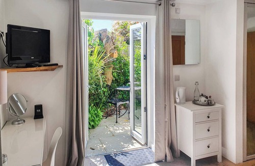 Lake Cottage | 1 bedroom accommodation in Sandown