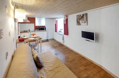 Maclas House | 1 bedroom accommodation in Maclas