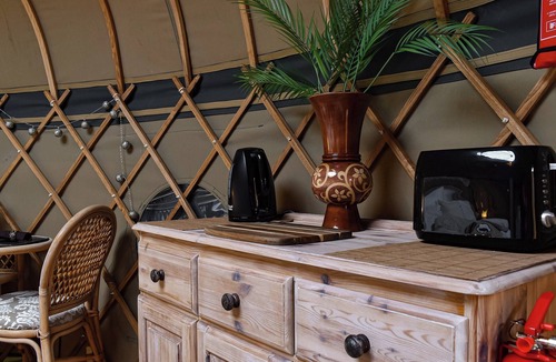 Isle of Thanet Cottage | 1 bedroom accommodation in Chard