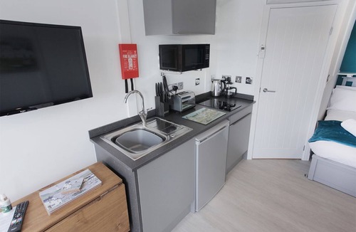 Hamble-le-Rice Cabin | 1 bedroom accommodation in Hamble