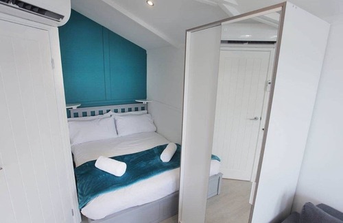 Hamble-le-Rice Cabin | 1 bedroom accommodation in Hamble
