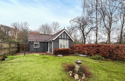 Norwood Hill Cottage | 1 bedroom accommodation in Horley