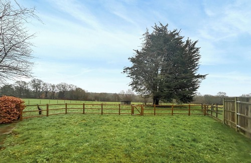 Norwood Hill Cottage | 1 bedroom accommodation in Horley