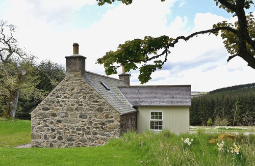 Huntly Cottage | 1 bedroom accommodation in Glen Deveron, by Huntly