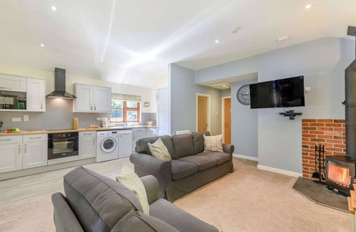 Kilcot Ski Chalet | 1 bedroom accommodation in Kilcot, Newent