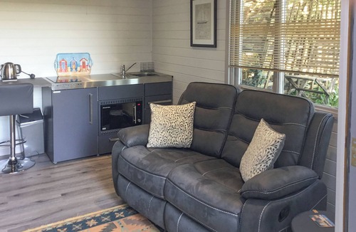 Lake Cottage | 1 bedroom accommodation in Sandown