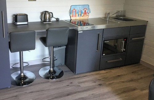 Lake Cottage | 1 bedroom accommodation in Sandown