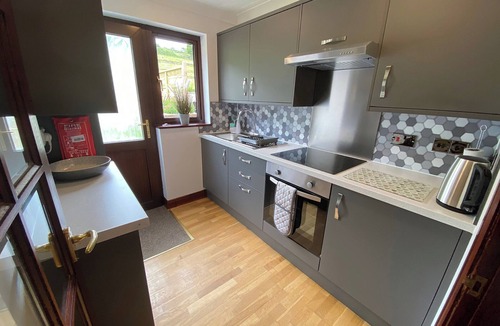 Camborne Cabin | 1 bedroom accommodation in Troon